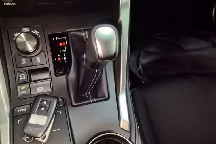 Used Lexus NX 2020 200 Front-Wheel Drive Freeline Edition China VI Standard Gear Lever