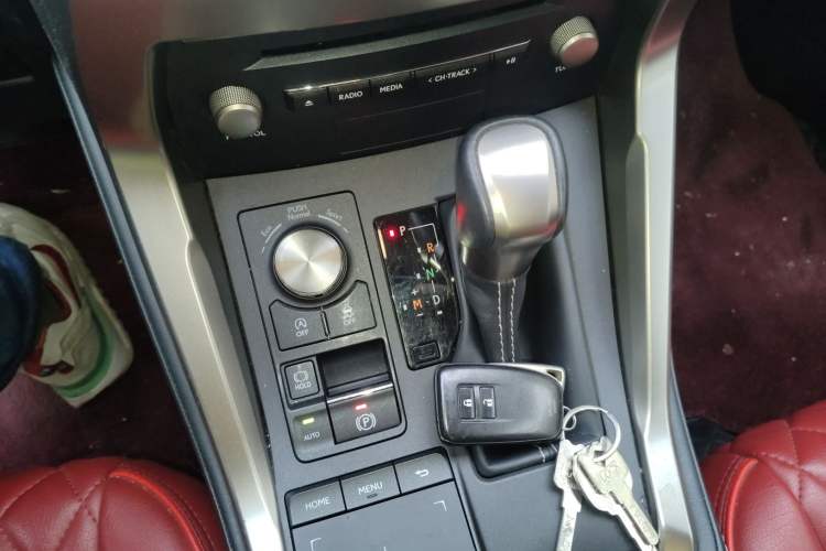 Used Lexus NX 2020 200 Front-Wheel Drive Freeline Edition China VI Standard Gear Lever