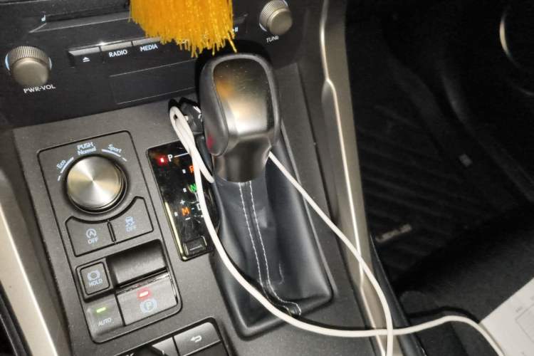 Used Lexus NX 2020 200 Front-Wheel Drive Freeline Edition China VI Standard Gear Lever