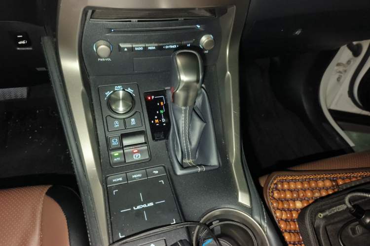 Used Lexus NX 2020 200 Front-Wheel Drive Freeline Edition China VI Standard Gear Lever