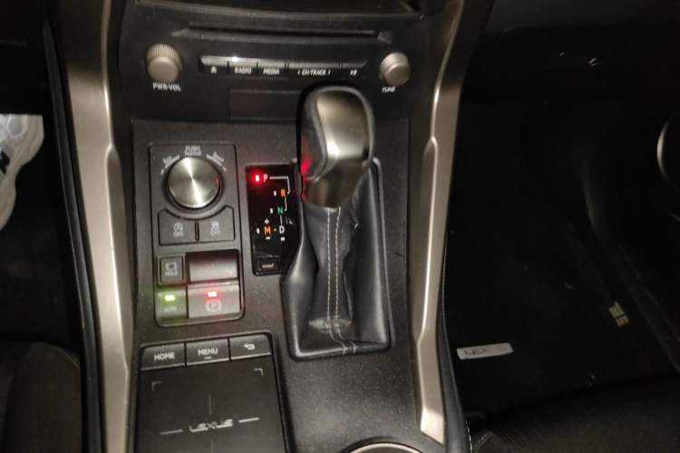 Used Lexus NX 2020 200 Front-Wheel Drive Freeline Edition China VI Standard Gear Lever