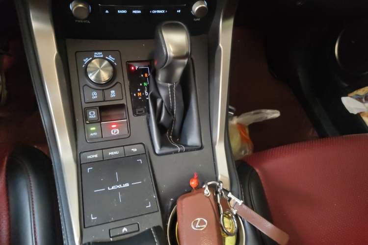 Used Lexus NX 2020 200 Front-Wheel Drive Freeline Edition China VI Standard Gear Lever