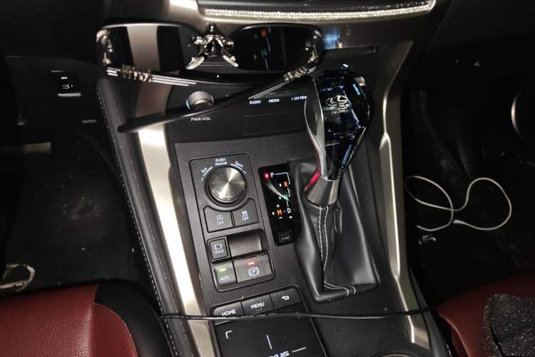 Used Lexus NX 2020 200 Front-Wheel Drive Freeline Edition China VI Standard Gear Lever