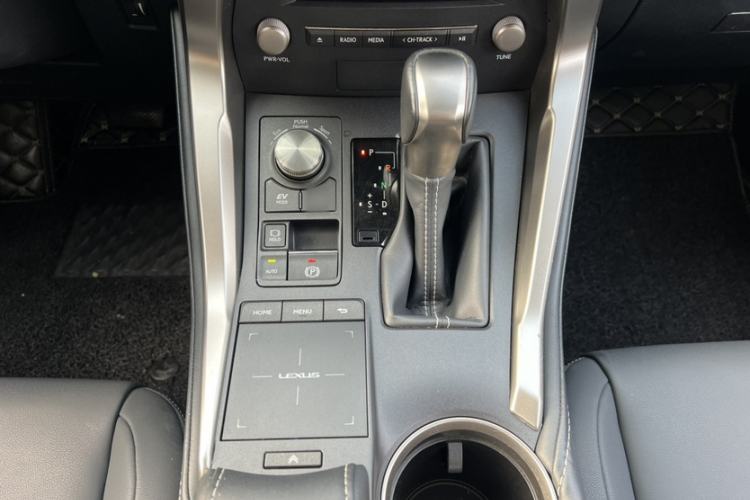 Used Lexus NX 2020 300h Front-Drive FENGSHANG Version China VI Standard Gear Lever