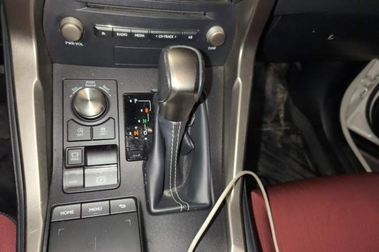 Used Lexus NX 2020 200 Front-Wheel Drive Freeline Edition China VI Standard Gear Lever