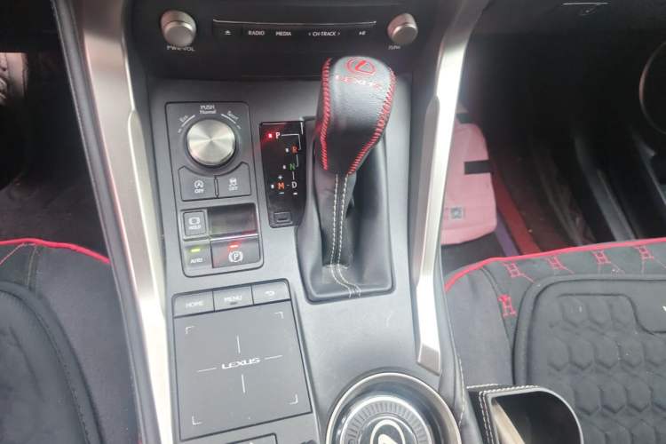 Used Lexus NX 2020 200 Front-Wheel Drive Freeline Edition China VI Standard Gear Lever