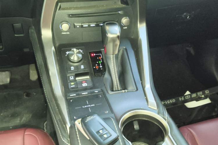 Used Lexus NX 2020 200 Front-Wheel Drive Freeline Edition China VI Standard Gear Lever