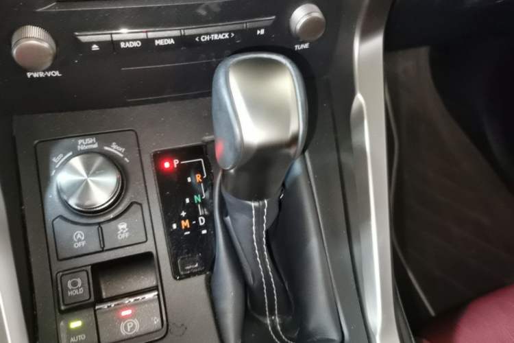Used Lexus NX 2020 200 Front-Wheel Drive Freeline Edition China VI Standard Gear Lever