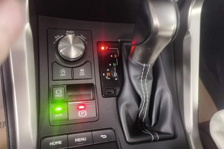 Used Lexus NX 2020 200 Front-Wheel Drive Vmotion Edition China VI Standard Gear Lever