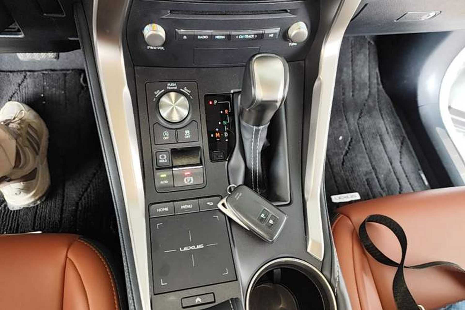 Used Lexus NX 2020 200 Front-Wheel Drive Freeline Edition China VI Standard Gear Lever