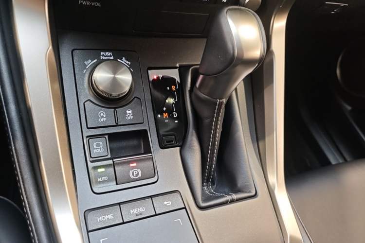 Used Lexus NX 2020 200 Front-Wheel Drive Freeline Edition China VI Standard Gear Lever