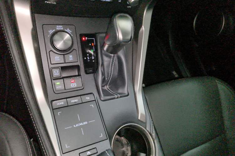 Used Lexus NX 2020 300h Front-Drive FENGSHANG Version China VI Standard Gear Lever