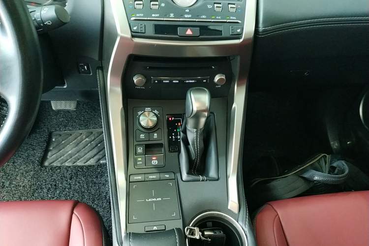 Used Lexus NX 2020 300h Front-Drive FENGSHANG Version China VI Standard Gear Lever