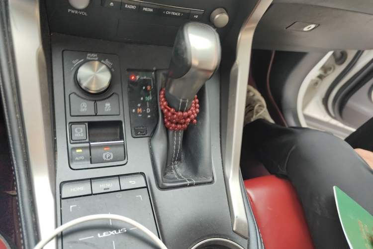 Used Lexus NX 2020 200 Front-Wheel Drive Freeline Edition China VI Standard Gear Lever
