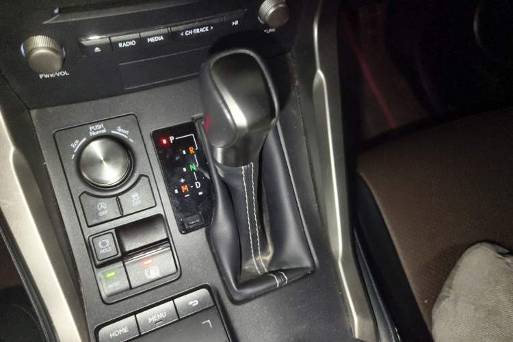 Used Lexus NX 2020 200 Front-Wheel Drive Freeline Edition China VI Standard Gear Lever