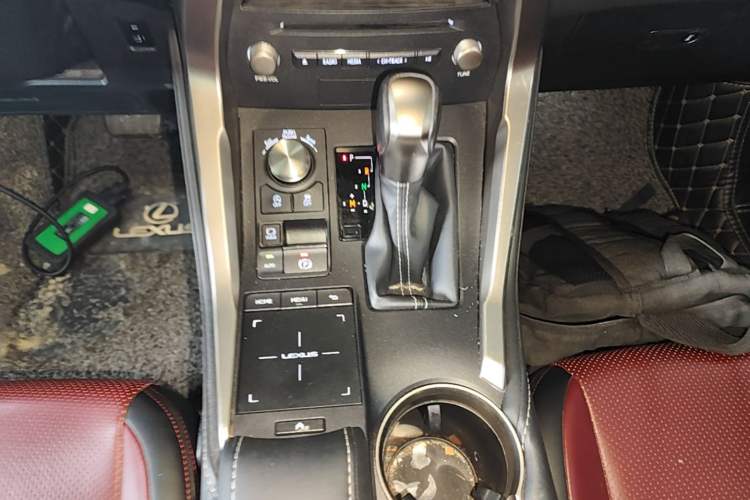 Used Lexus NX 2020 200 Front-Wheel Drive Freeline Edition China VI Standard Gear Lever