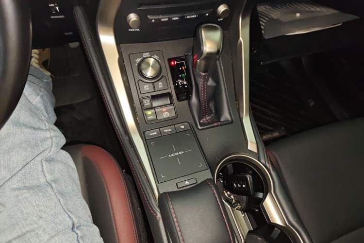 Used Lexus NX 2020 300h Front-Drive Fēngyuè Version China VI Standard Gear Lever