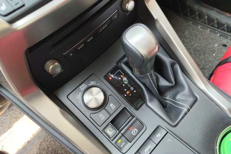 Used Lexus NX 2020 300 Front-Wheel-Drive Frenza Edition China V Standard Gear Lever