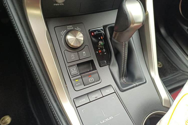 Used Lexus NX 2020 200 All-Wheel Drive Fēngshàng Version China VI Standard Gear Lever