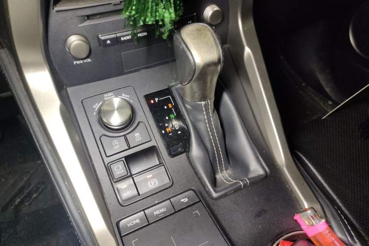 Used Lexus NX 2020 200 Front-Wheel Drive Freeline Edition China VI Standard Gear Lever