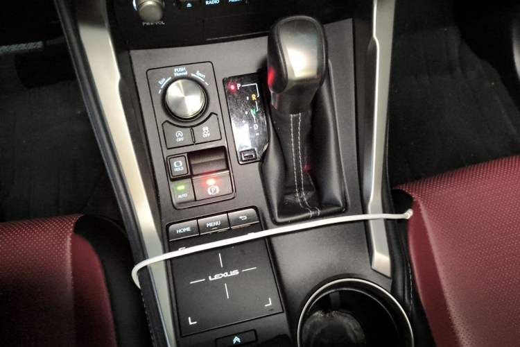 Used Lexus NX 2020 200 Front-Wheel Drive Freeline Edition China VI Standard Gear Lever