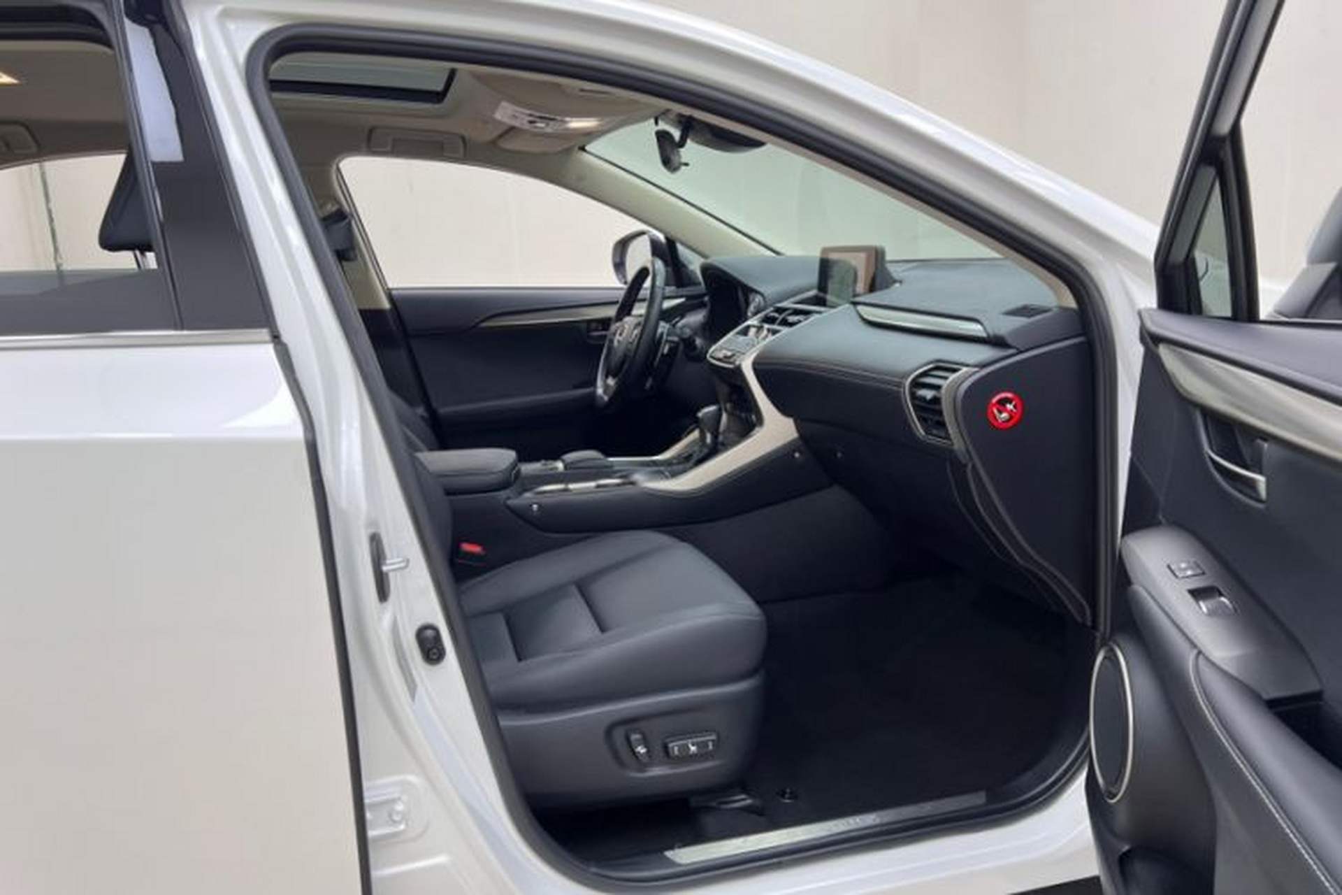 Used Lexus NX 2020 300h Front-Drive FENGSHANG Version China VI Standard Interior 10