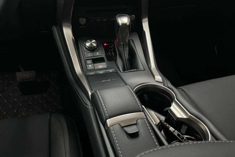 Used Lexus NX 2020 200 All-Wheel Drive Fēngshàng Version China VI Standard Interior 3