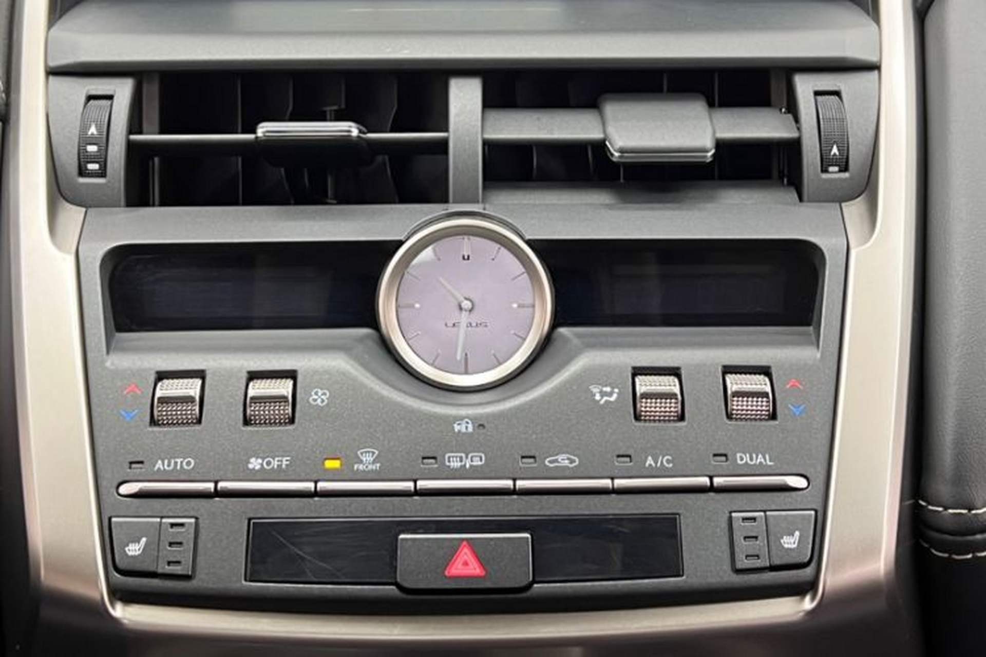 Used Lexus NX 2020 300h Front-Drive FENGSHANG Version China VI Standard Interior 3