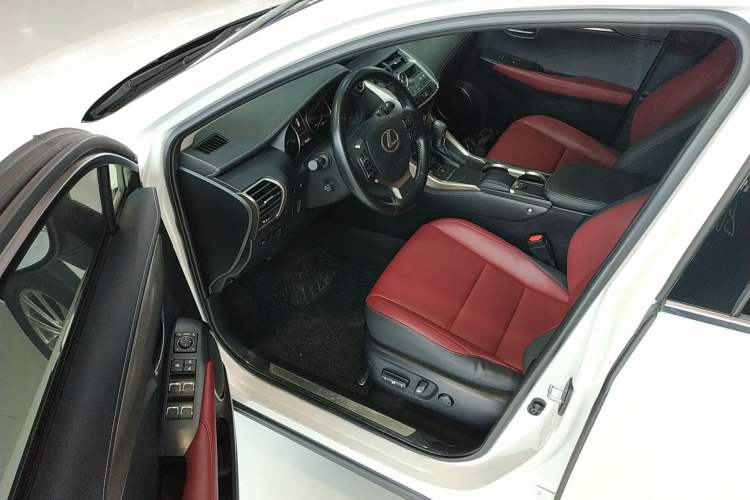 Used Lexus NX 2020 300h Front-Drive FENGSHANG Version China VI Standard Interior 3