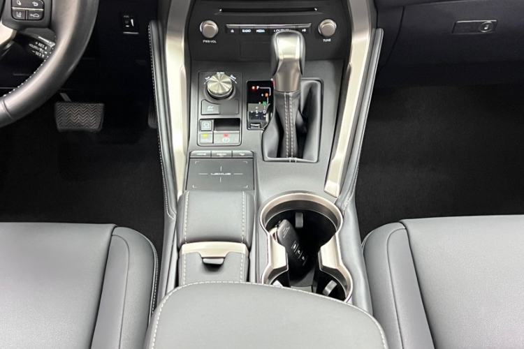 Used Lexus NX 2020 300h Front-Drive FENGSHANG Version China VI Standard Interior 4