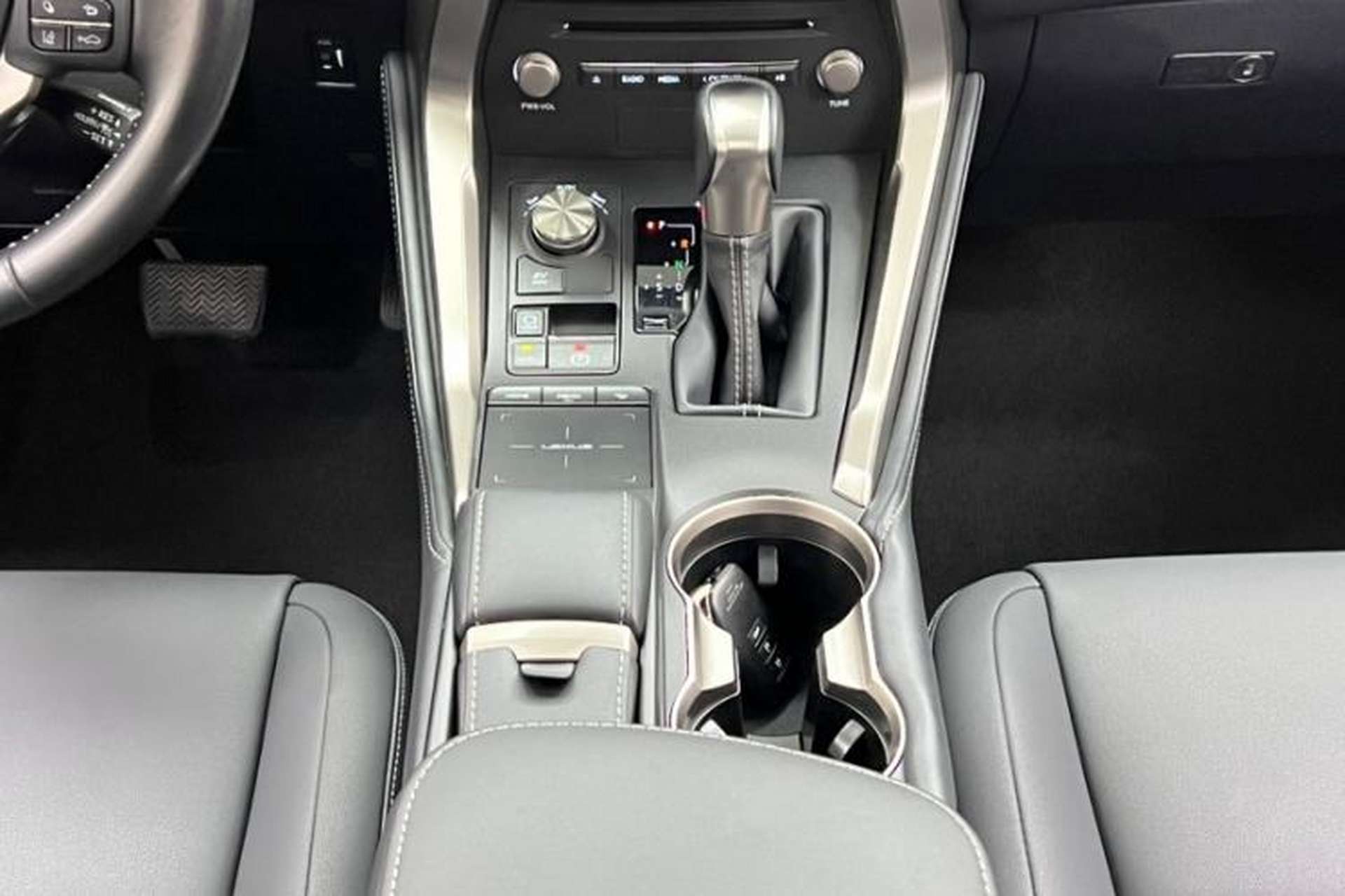 Used Lexus NX 2020 300h Front-Drive FENGSHANG Version China VI Standard Interior 4