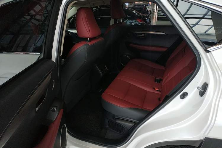 Used Lexus NX 2020 300h Front-Drive FENGSHANG Version China VI Standard Interior 4