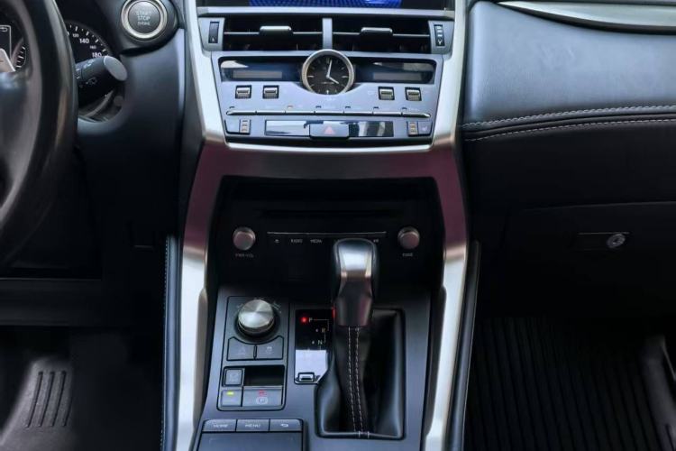 Used Lexus NX 2020 200 Front-Wheel Drive Vmotion Edition China VI Standard Interior 5