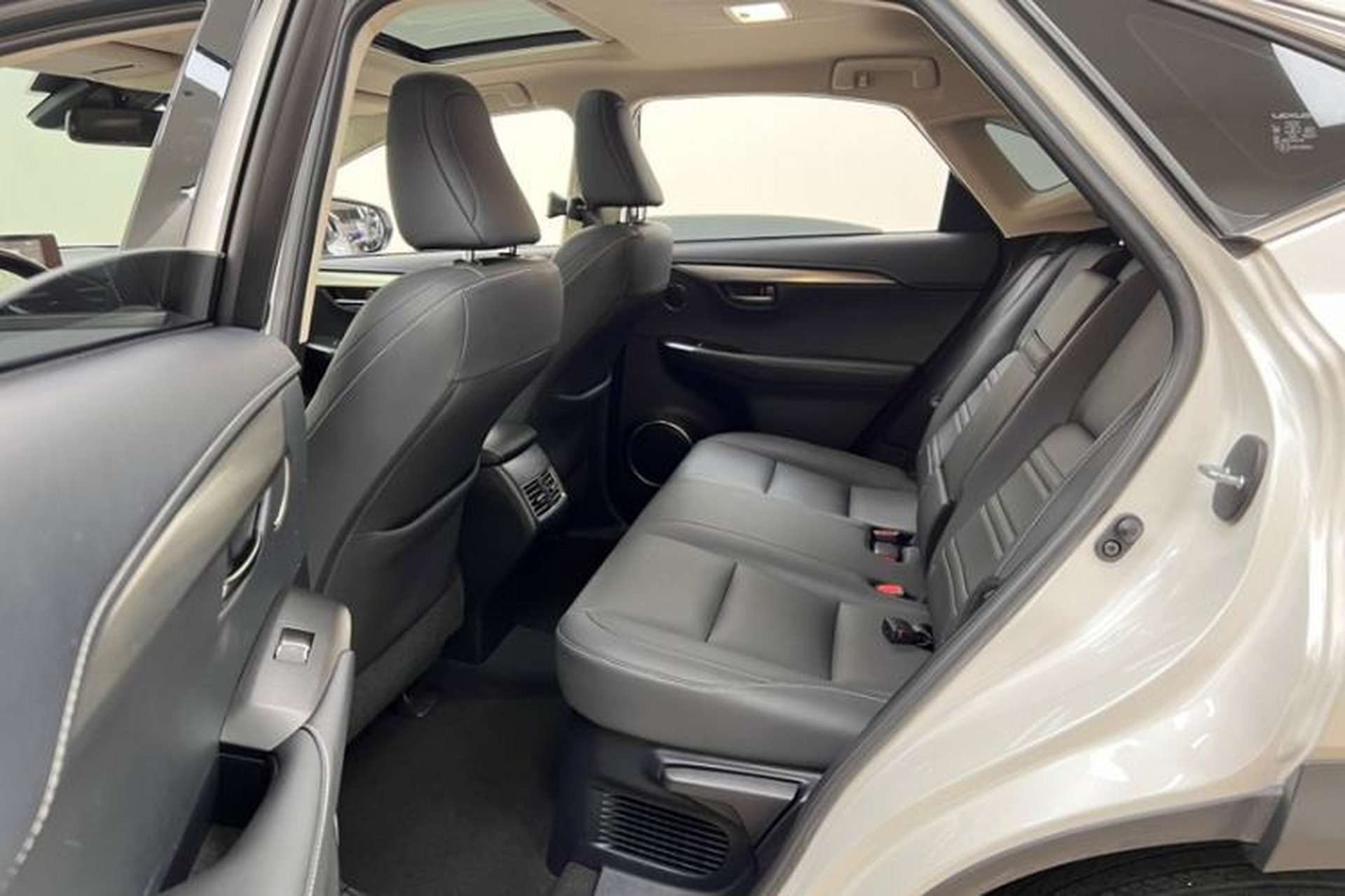Used Lexus NX 2020 300h Front-Drive FENGSHANG Version China VI Standard Interior 7
