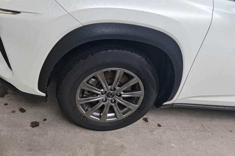 Used Lexus NX 2020 200 All-Wheel Drive Fēngshàng Version China VI Standard Left Front Wheel Hub