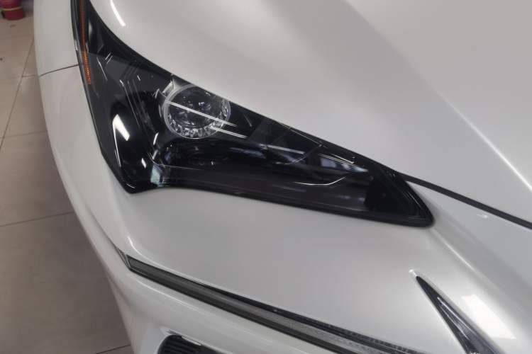 Used Lexus NX 2020 200 Front-Wheel Drive Vmotion Edition China VI Standard Right Front Headlight