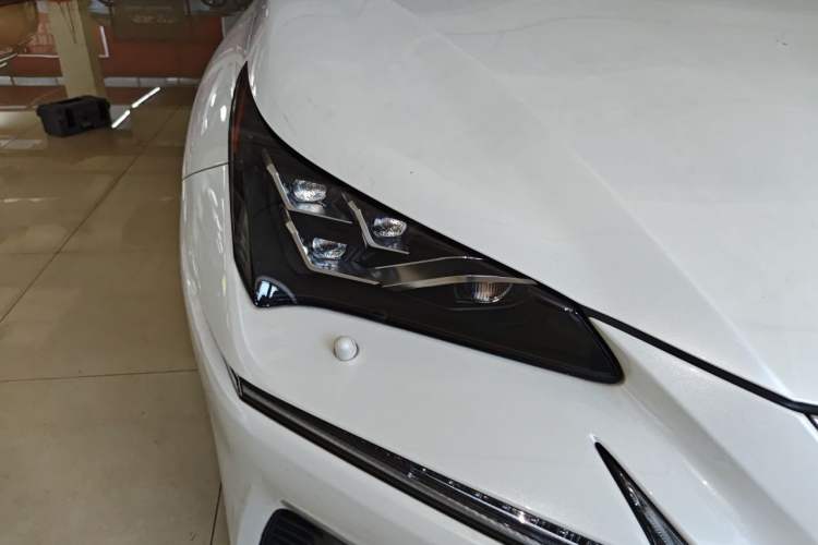 Used Lexus NX 2020 300h Front-Drive Fēngyuè Version China VI Standard Right Front Headlight