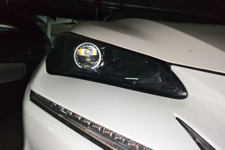 Used Lexus NX 2020 300h Front-Drive FENGSHANG Version China VI Standard Right Front Headlight