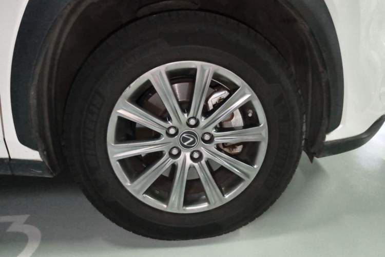 Used Lexus NX 2020 200 Front-Wheel Drive Freeline Edition China VI Standard Right Front Wheel Hub