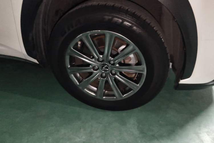 Used Lexus NX 2020 200 Front-Wheel Drive Freeline Edition China VI Standard Right Front Wheel Hub