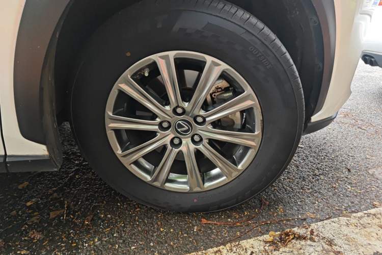 Used Lexus NX 2020 200 Front-Wheel Drive Freeline Edition China VI Standard Right Front Wheel Hub