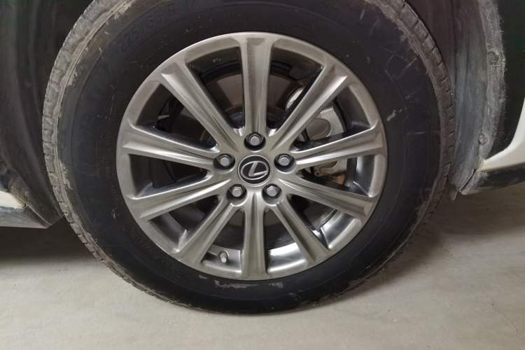 Used Lexus NX 2020 300h Front-Drive FENGSHANG Version China VI Standard Right Front Wheel Hub