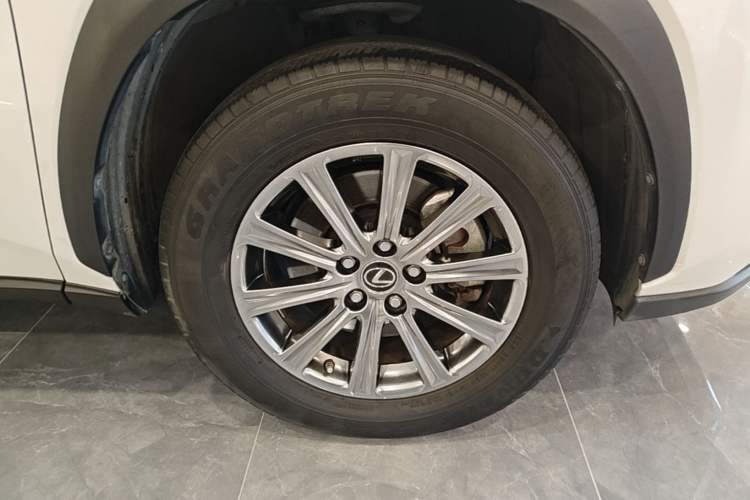 Used Lexus NX 2020 200 Front-Wheel Drive Freeline Edition China VI Standard Right Front Wheel Hub