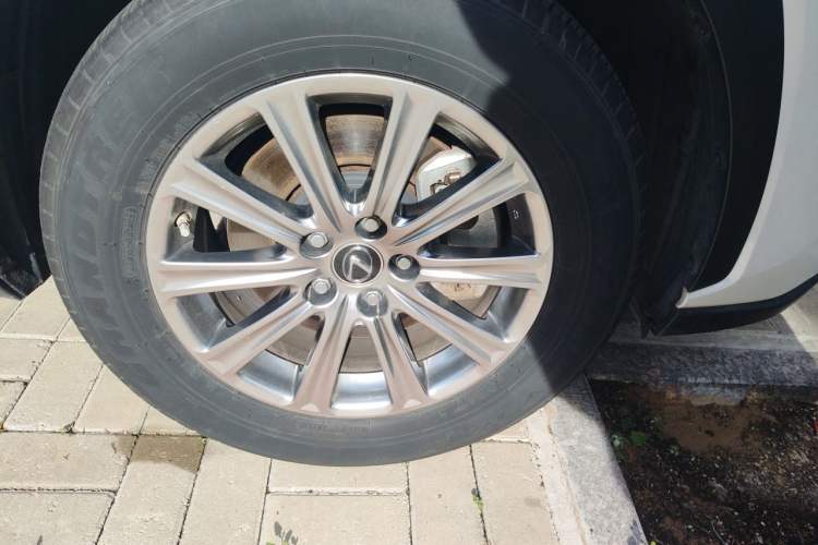 Used Lexus NX 2020 300h Front-Drive FENGSHANG Version China VI Standard Right Front Wheel Hub