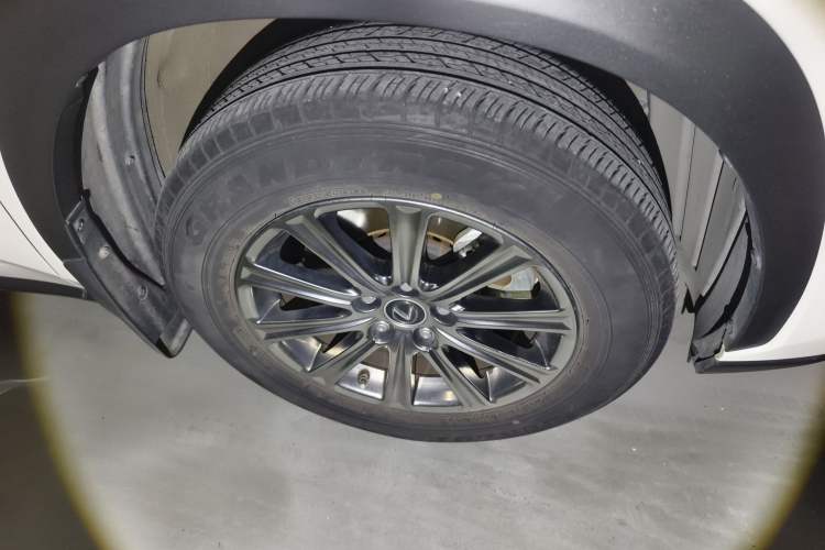 Used Lexus NX 2020 200 Front-Wheel Drive Freeline Edition China VI Standard Right Front Wheel Hub