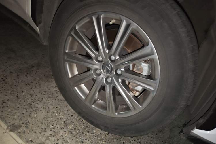 Used Lexus NX 2020 300h Front-Drive FENGSHANG Version China VI Standard Right Front Wheel Hub