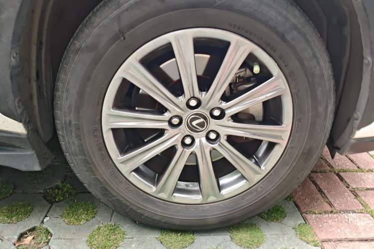 Used Lexus NX 2020 200 Front-Wheel Drive Freeline Edition China VI Standard Right Front Wheel Hub