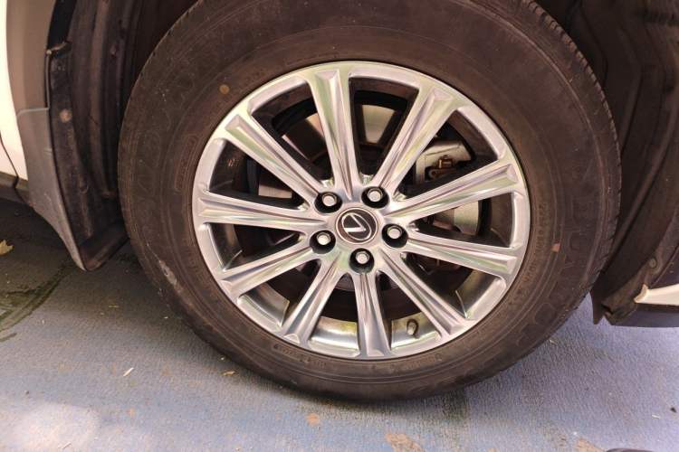 Used Lexus NX 2020 200 Front-Wheel Drive Freeline Edition China VI Standard Right Front Wheel Hub