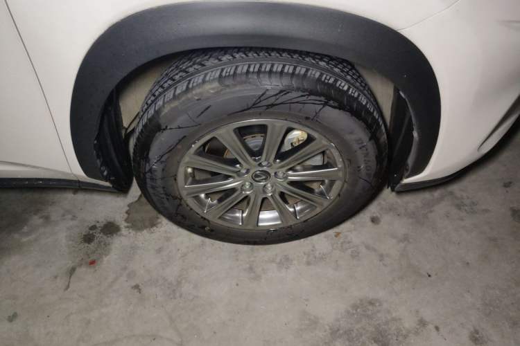 Used Lexus NX 2020 200 Front-Wheel Drive Freeline Edition China VI Standard Right Front Wheel Hub