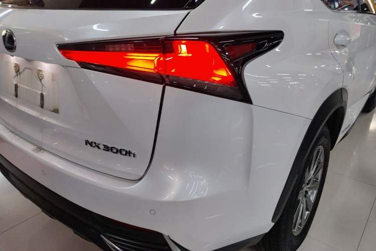 Used Lexus NX 2020 300h Front-Drive FENGSHANG Version China VI Standard Right Rear Taillight